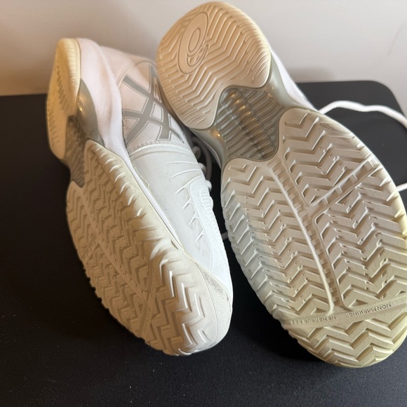Asics Women's Athletic Shoes in White and Silver 9.5 - Picture 4 of 4